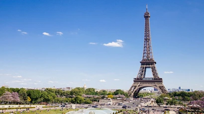 学位在法国,法国学位,法国主要在法国学习。埃菲尔铁塔在巴黎